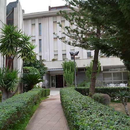 Centro Giovanile Padre Minozzi Hotell Policoro Exteriör bild