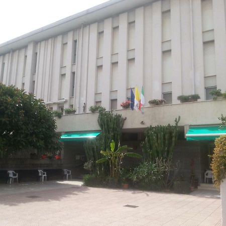 Centro Giovanile Padre Minozzi Hotell Policoro Exteriör bild