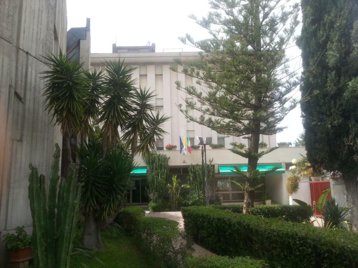Centro Giovanile Padre Minozzi Hotell Policoro Exteriör bild